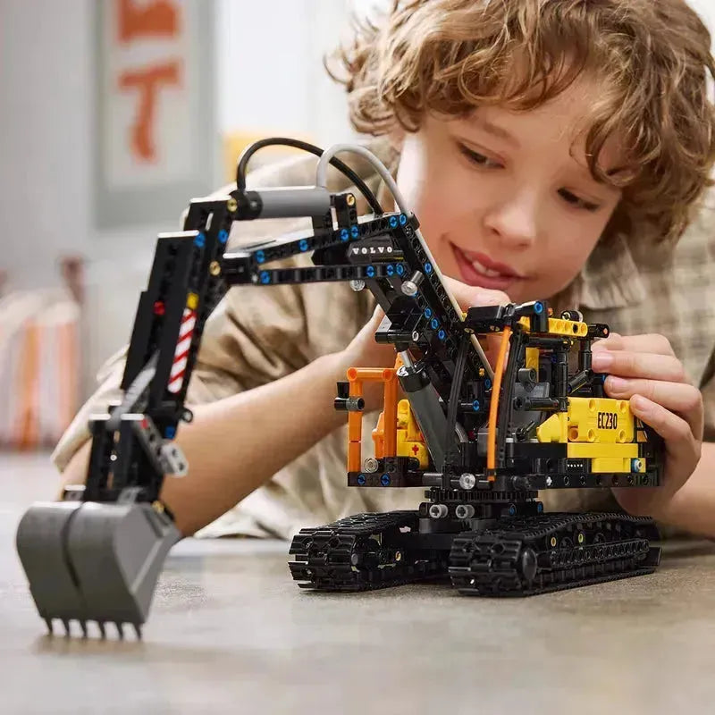 LEGO Volvo FMX Truck & EC230 Electric Excavator 42175 Technic
