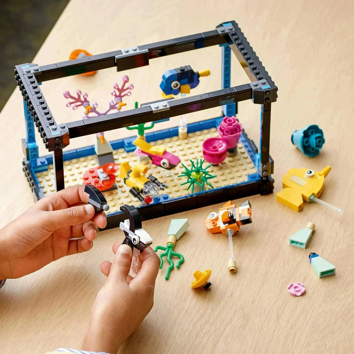 LEGO Aquarium with Fish 31122 Creator