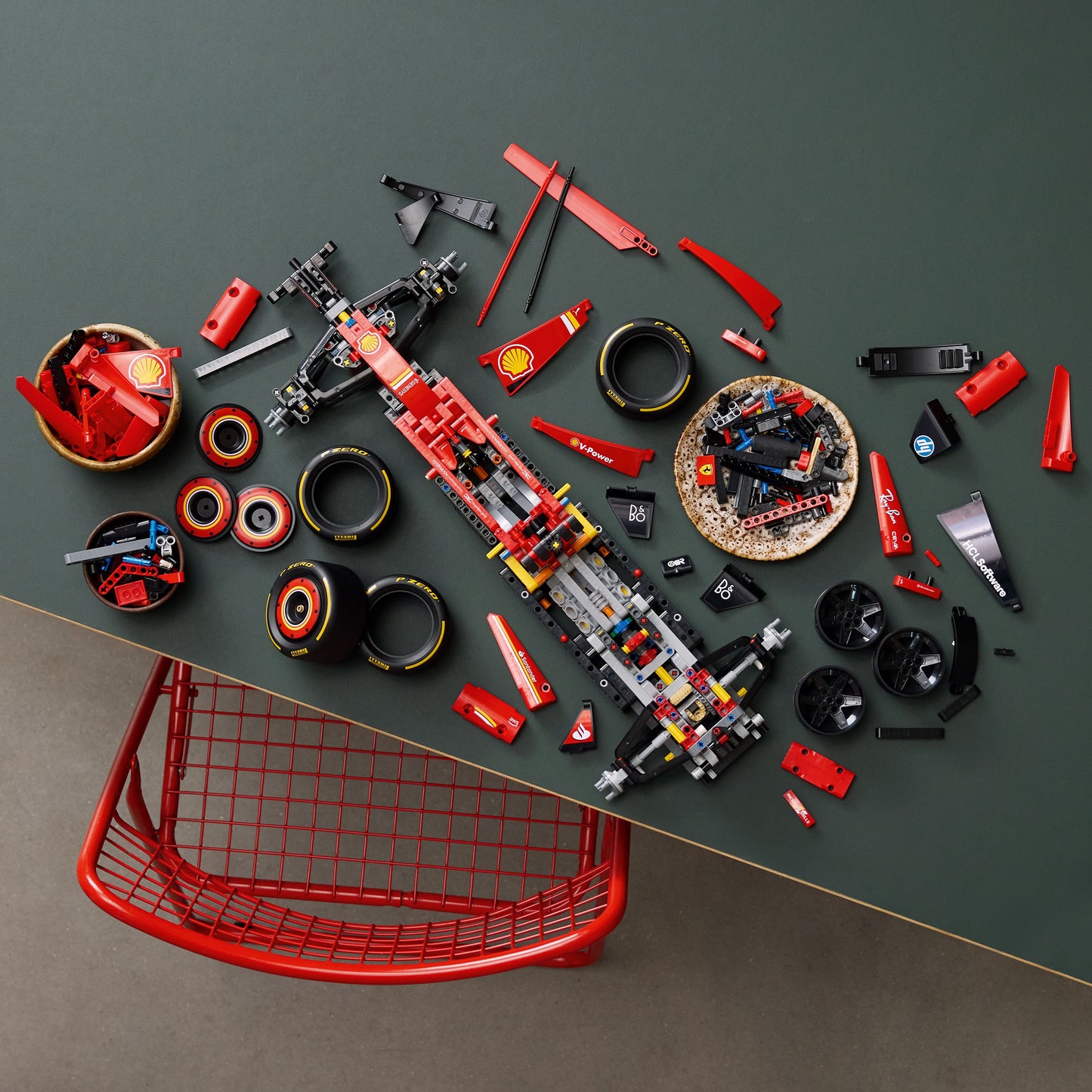 LEGO Formula 1 car 42207 Ferrari SF24 Technic (Delivery: March 2025)