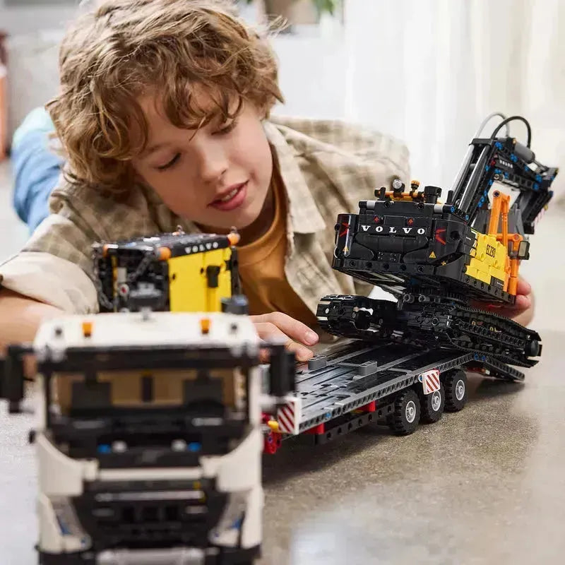 LEGO Volvo FMX Truck & EC230 Electric Excavator 42175 Technic
