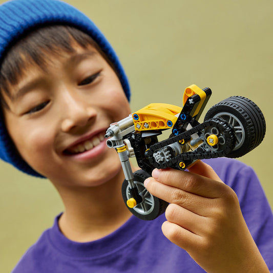 LEGO Technic Gele Motor – Voertuig Bouwpakket met Speelgoed voor Kinderen met 3-Cilindermotor – STEM Verjaardagsadeau voor Jongens vanaf 7 Jaar en Liefhebbers van Techniek – 42225