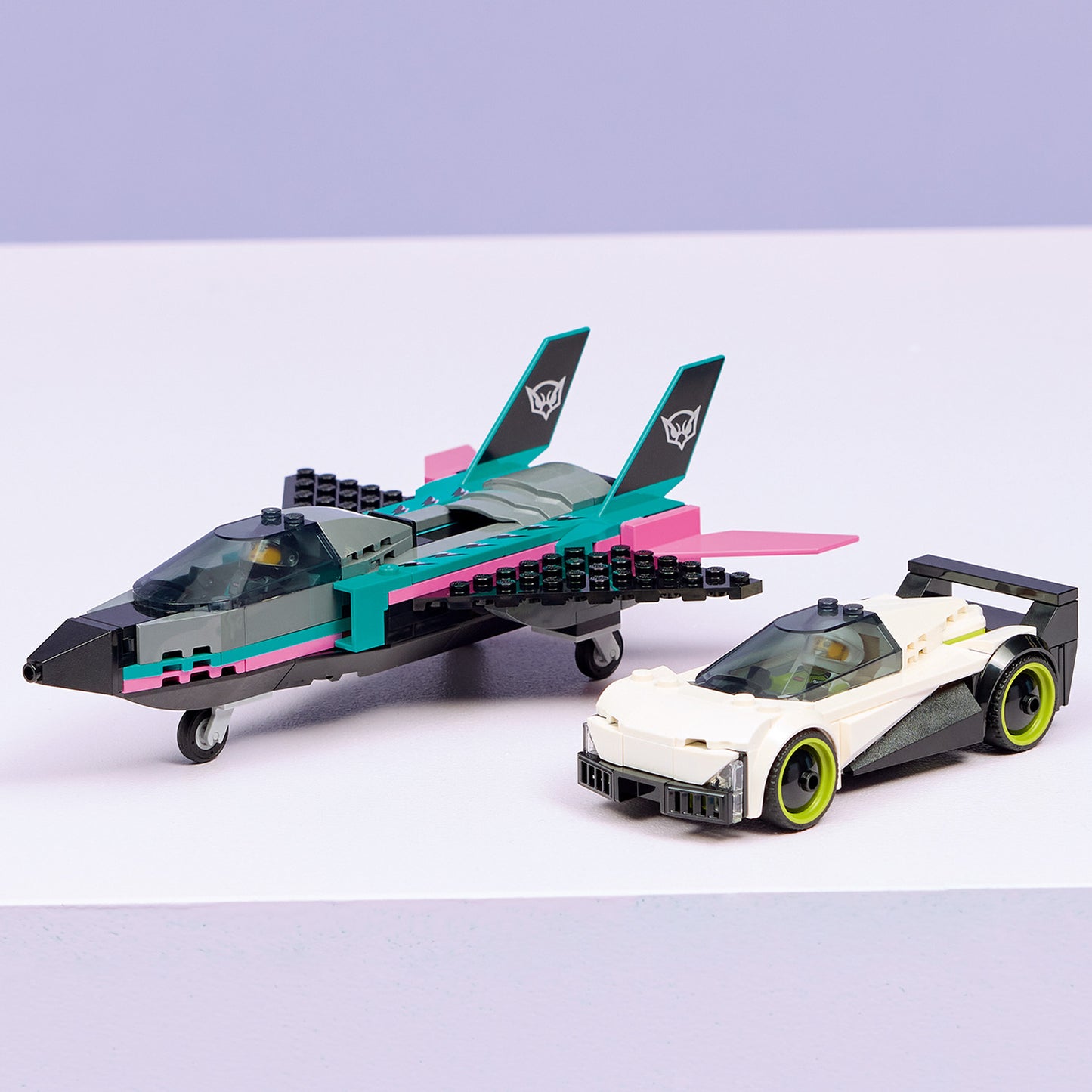 LEGO® City Straalvliegtuig vs. Sportauto - Bouwset met Speelgoedauto en 2 Minifiguren voor Kinderen Vanaf 6 Jaar - 60489