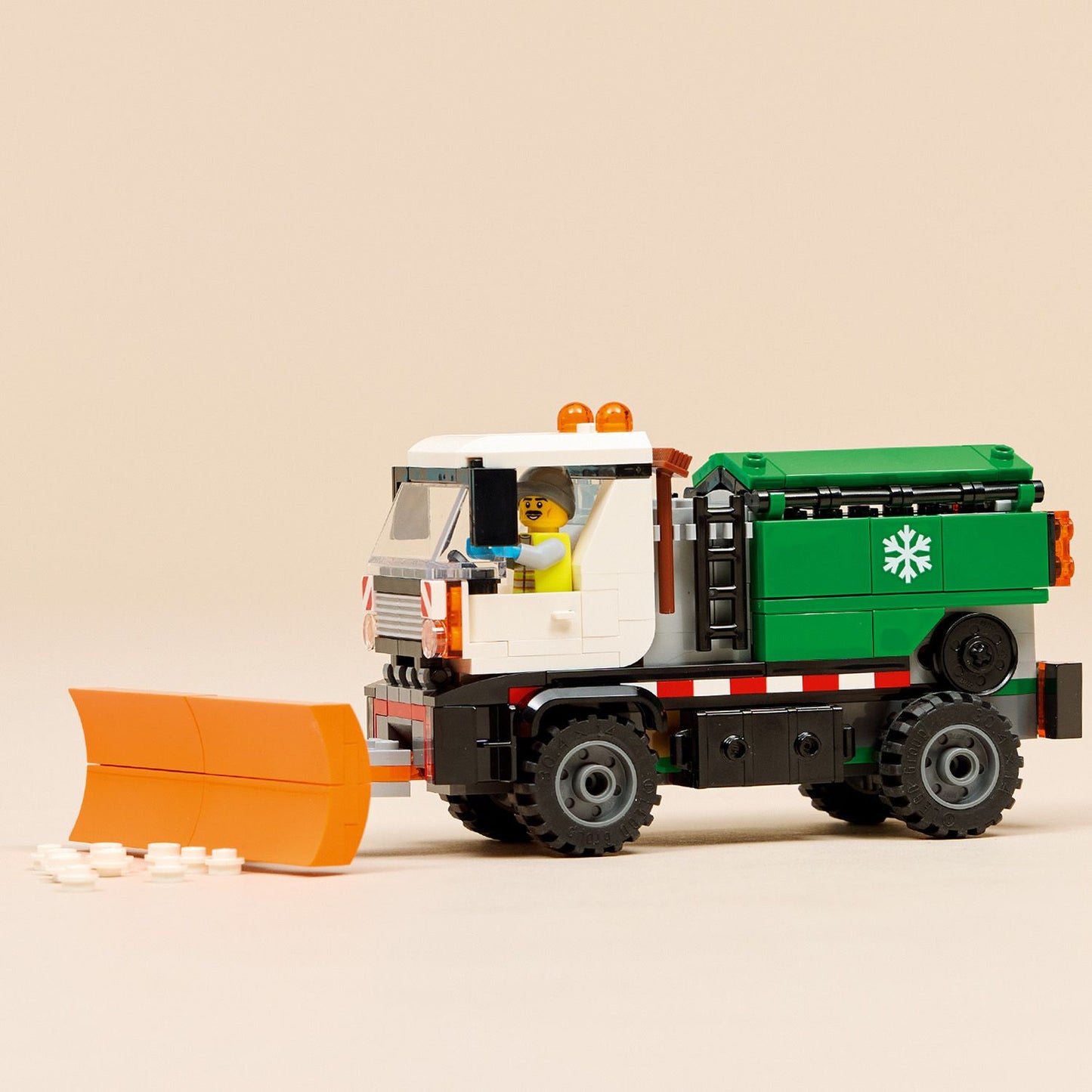 LEGO® City Sneeuwploeg Speelgoedtruck - Bouwset van Modeltruck met Minifiguur van Chauffeur - 60490