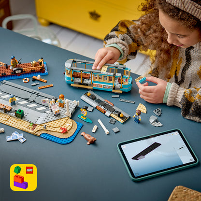 LEGO City Klassieke Strandtram - Bouwpakket voor Kinderen met Spoor, Straatdecor, 5 Minifiguren en 5 Speelgoed Dieren Figuren - Cadeau Voor Jongens en Meisjes Vanaf 7 Jaar - 60506