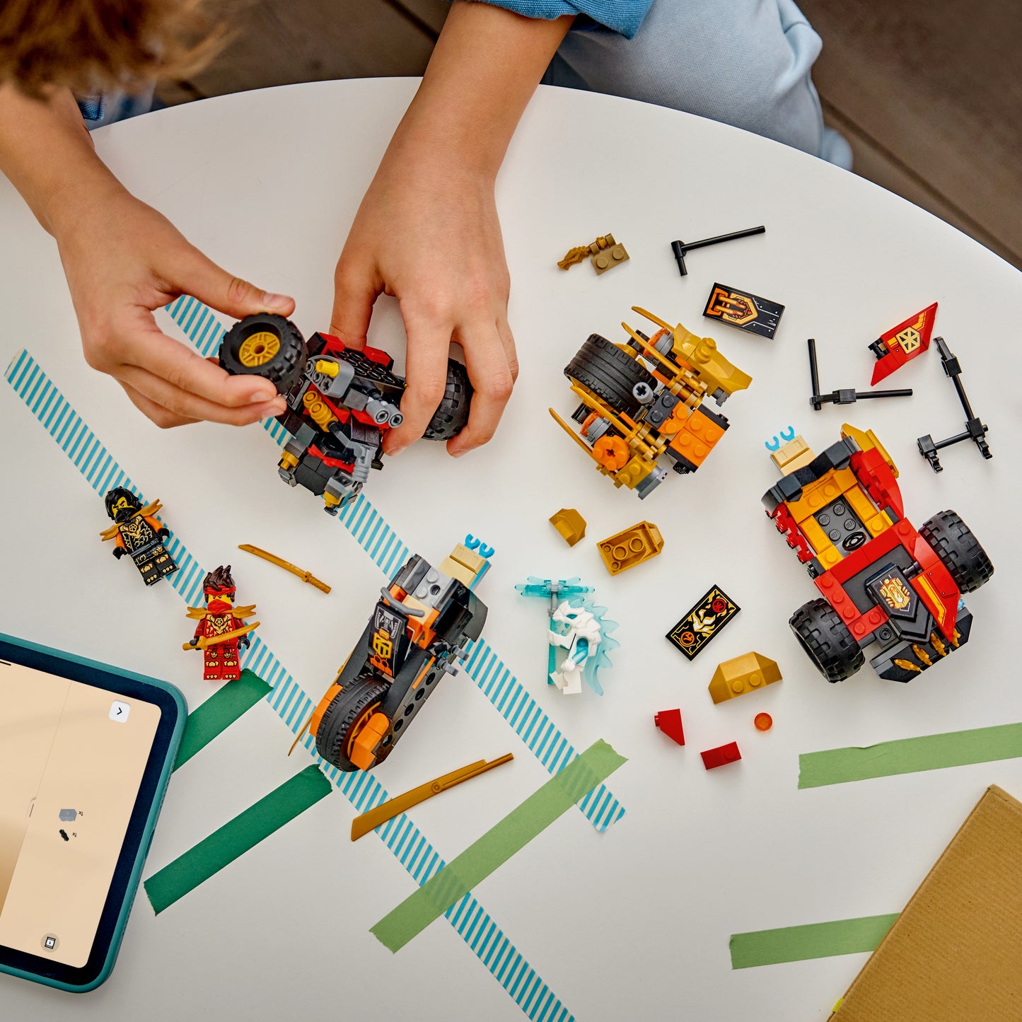 LEGO NINJAGO Kai en Cole's Combivoertuigen - Bouwpakket voor Kinderen met 2 Transformerende Voertuigen en 3 Minifiguren - Cadeau voor Jongens en Meisjes Vanaf 7 Jaar - 71864
