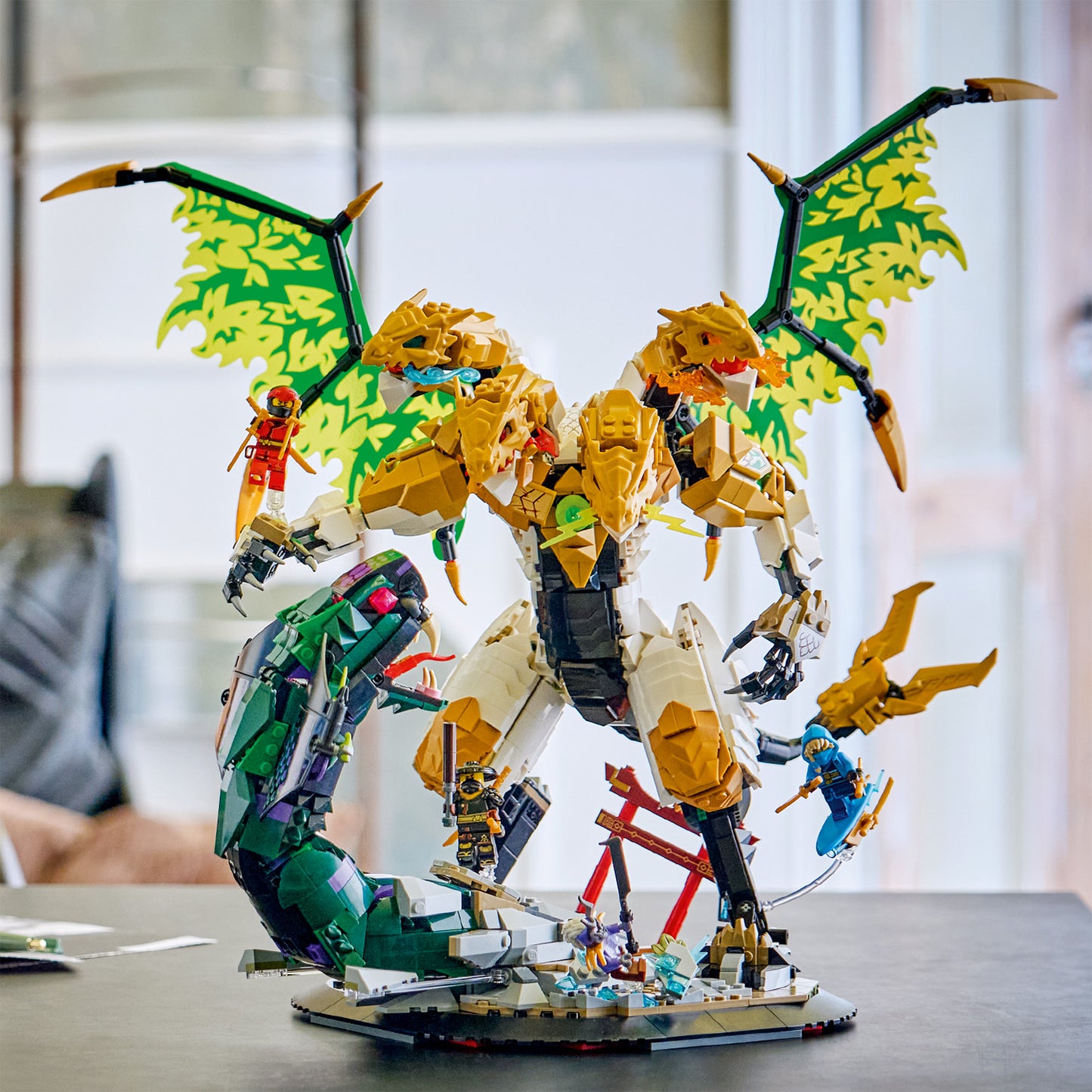 LEGO NINJAGO Ultra Drakenstrijd - Draak Speelgoed voor Kinderen Vanaf 12 Jaar - Bouwpakket met Verstelbare Drakenfiguur - Slaapkamer Decoratie - Cadeau voor Jongens, Meisjes en Tieners - 71872