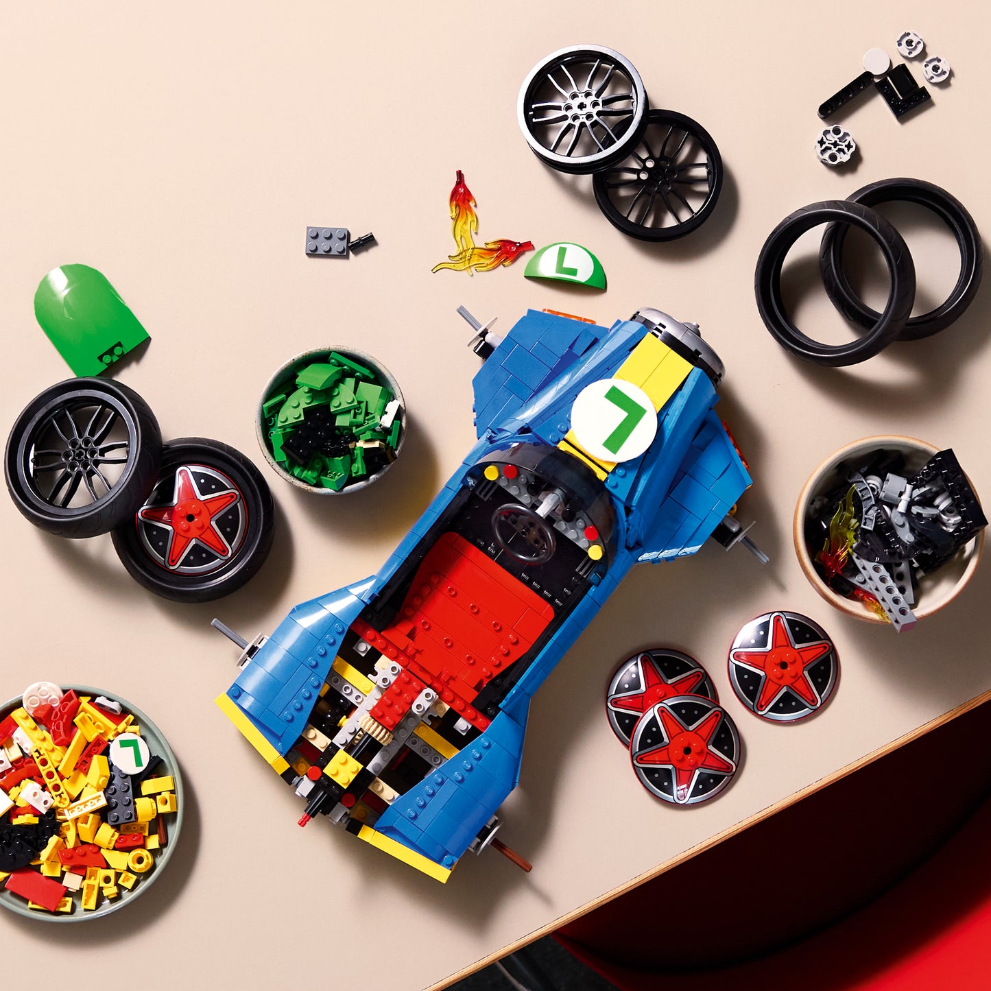 LEGO Mario Kart: Luigi en Mach 8 – Nintendo Personage Displayfiguur en Auto Bouwpakket voor Volwassenen – Verzamelbare Gaming Merchandise – Cadeau-idee voor Fans – 72050