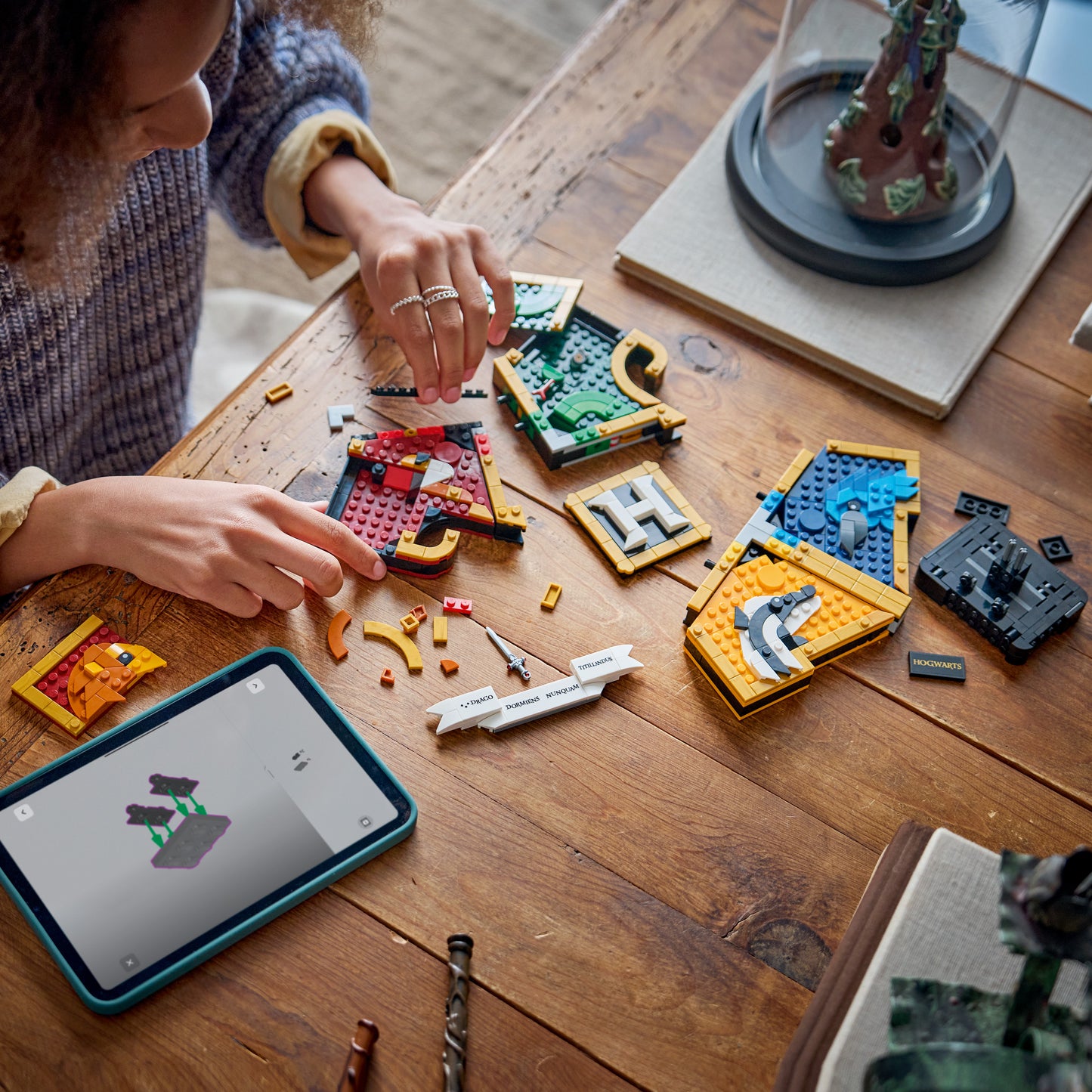 LEGO Harry Potter Zweinstein Afdelingswapen Speelgoed voor Kinderen - 3D-Wanddecoratie met Dieren Figuren - Kinderkamer Decoratie - Cadeau voor Meisjes, Jongens en Fans Vanaf 12 Jaar - 76462