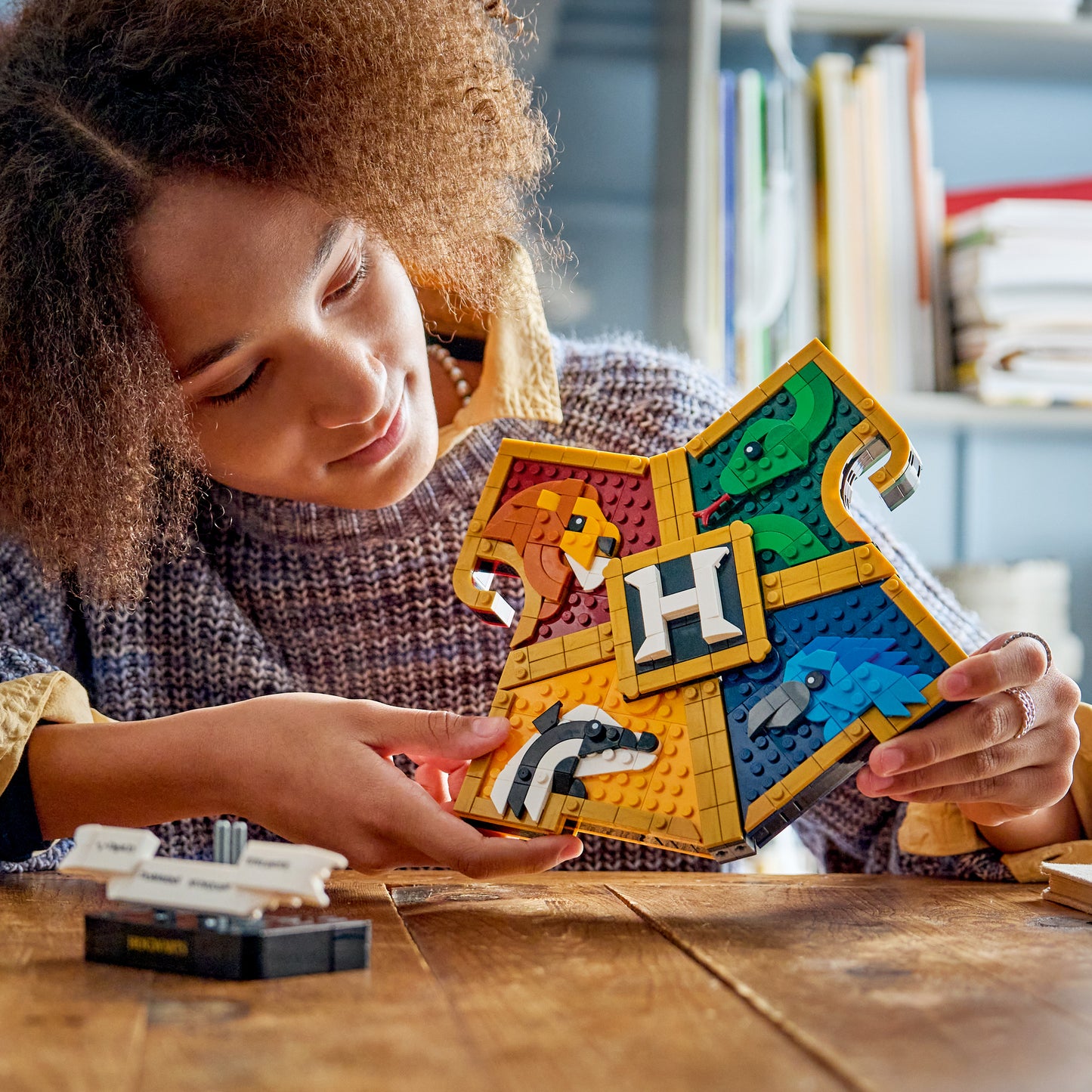 LEGO Harry Potter Zweinstein Afdelingswapen Speelgoed voor Kinderen - 3D-Wanddecoratie met Dieren Figuren - Kinderkamer Decoratie - Cadeau voor Meisjes, Jongens en Fans Vanaf 12 Jaar - 76462