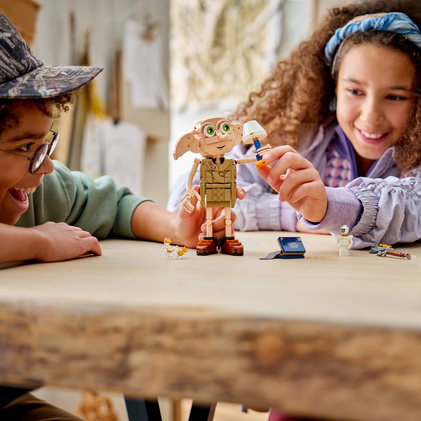 LEGO Harry Potter 2in1 Dobby de Vrije Elf Speelgoed - Bouwpakket voor Kinderen - Verandert in Knijster Figuur - Kinderkamer Decoratie - Cadeau voor Meisjes, Jongens en Fans Vanaf 8 Jaar - 76469