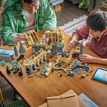LEGO Harry Potter Kasteel Zweinstein: Oostvleugel - Bouwpakket voor Kinderen met 13 Minifiguren en Verzamelbare Patronus - Kinderkamer Decoratie - Cadeau voor Meisjes en Jongens Vanaf 10 Jaar - 76473