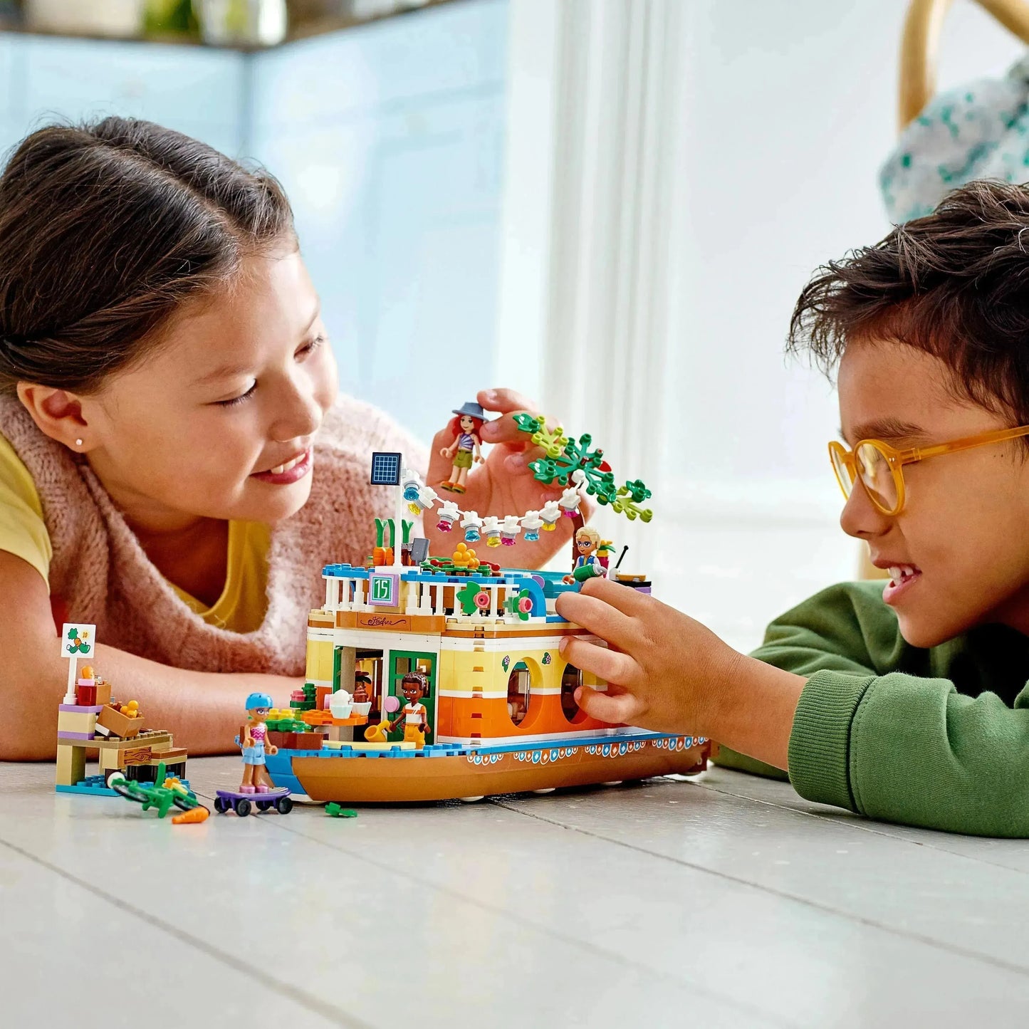 LEGO Houseboat on the canal 41702 Friends