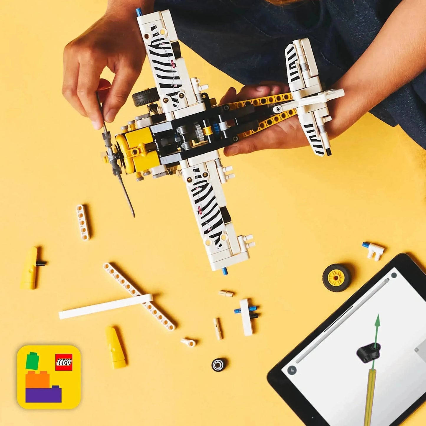 LEGO Jungle Airplane 42198 Technic (Pre-Order: January 2025)