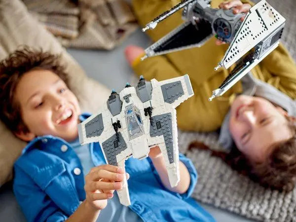LEGO Mandalorian Fang Fighter versus TIE Interceptor 75348 StarWars LEGO STARWARS @ 2TTOYS | Official LEGO shop😊🥰 LEGO €. 84.98