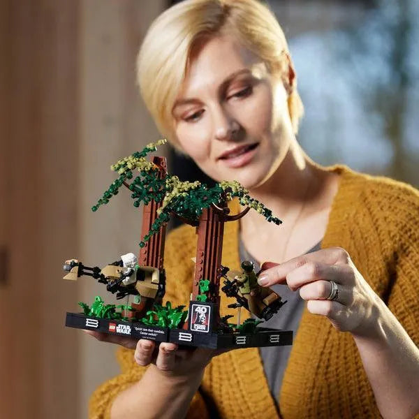 LEGO The Endor Speeder Bike Chase Diorama 75353 StarWars LEOG STARWARS @ 2TTOYS | Official LEGO shop😊🥰 LEGO €. 79.99